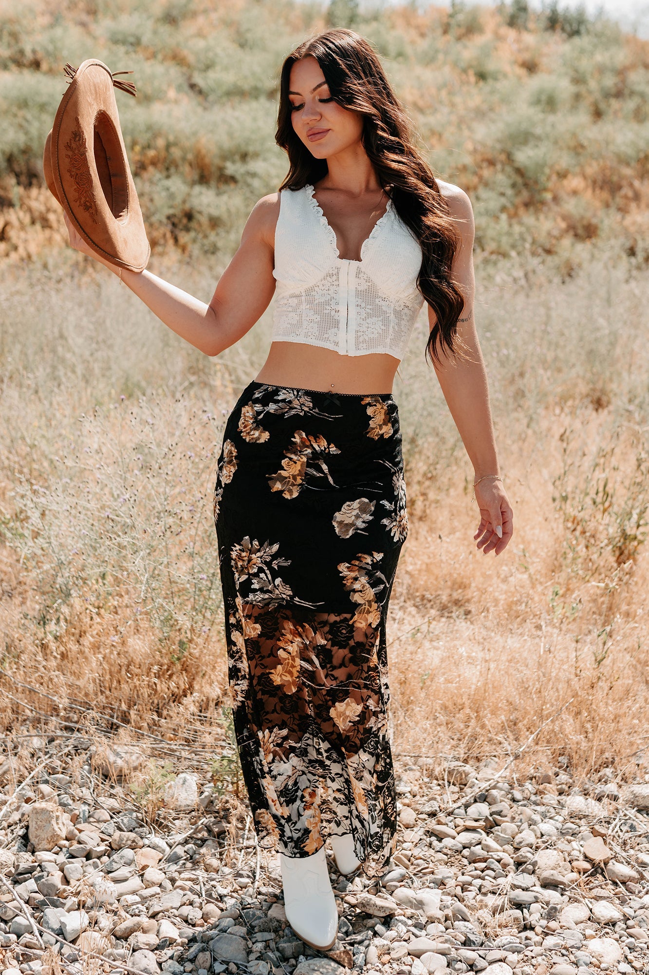 Dream In Gold Sleeveless Floral Lace Top (Cream)