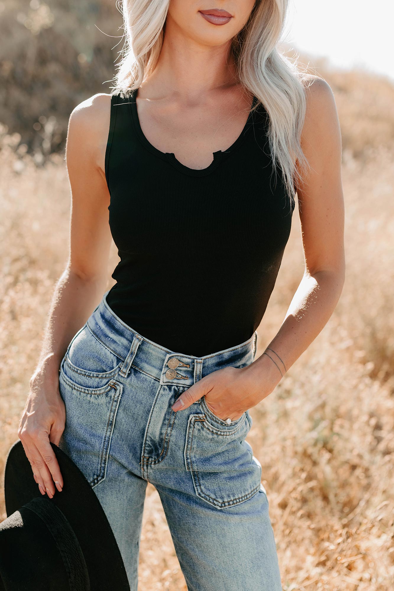 Daily Icon Notched Signature 8 Rib Knit Tank (Black)