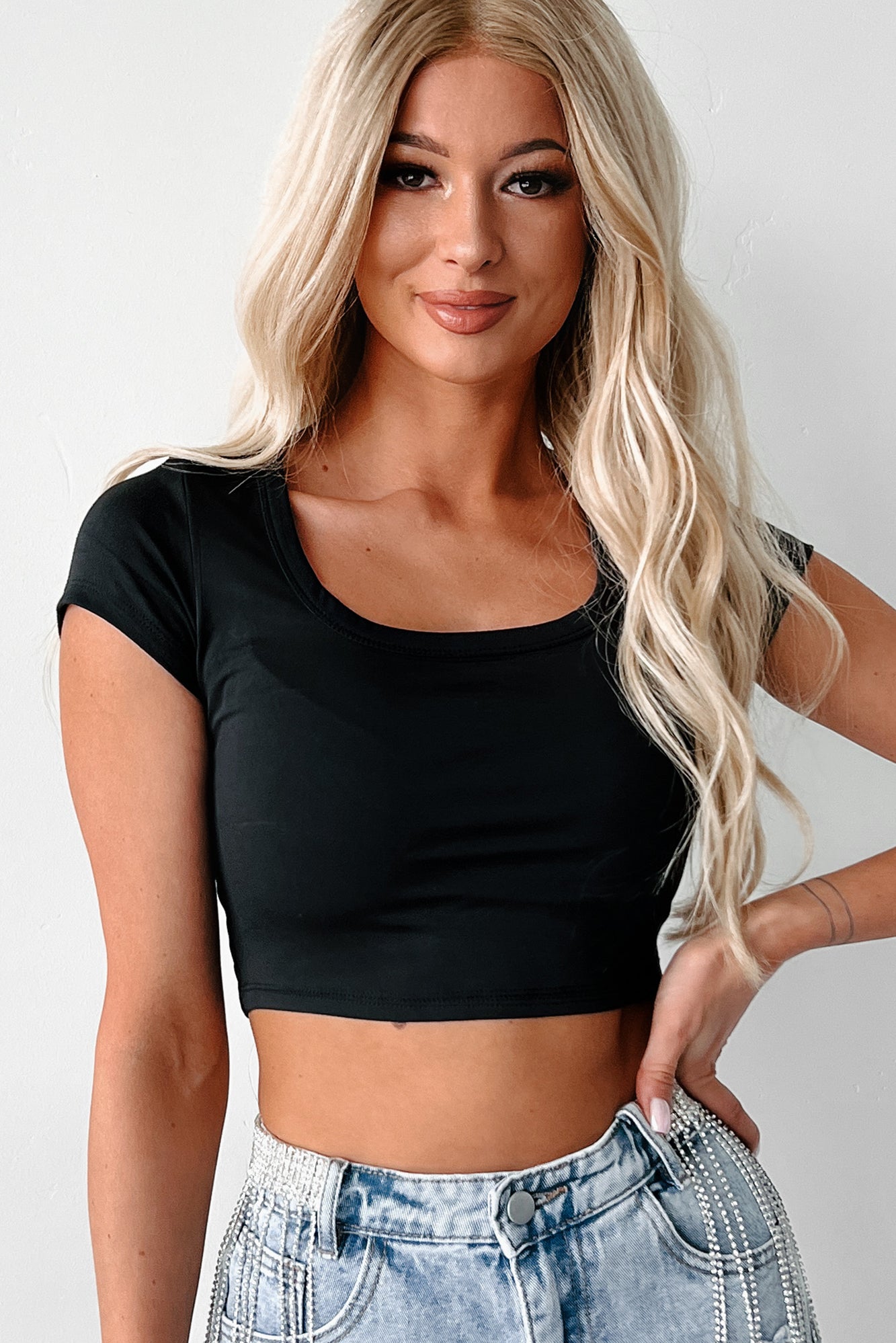 Gym Dates Short Sleeve Scoop Neck Crop Top (Black)