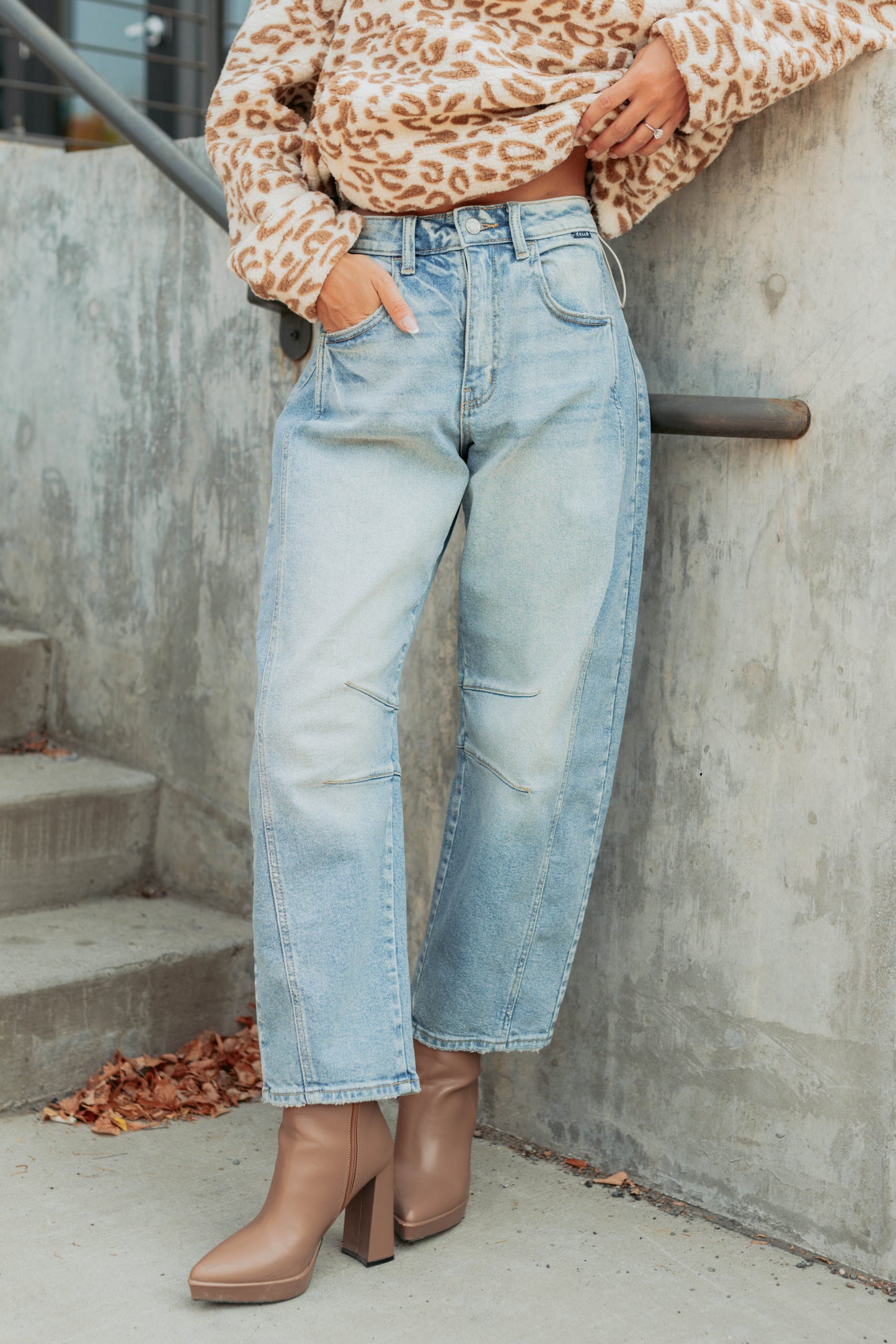 Colette Mid Rise Barrel Cello Jeans (Vintage Medium)