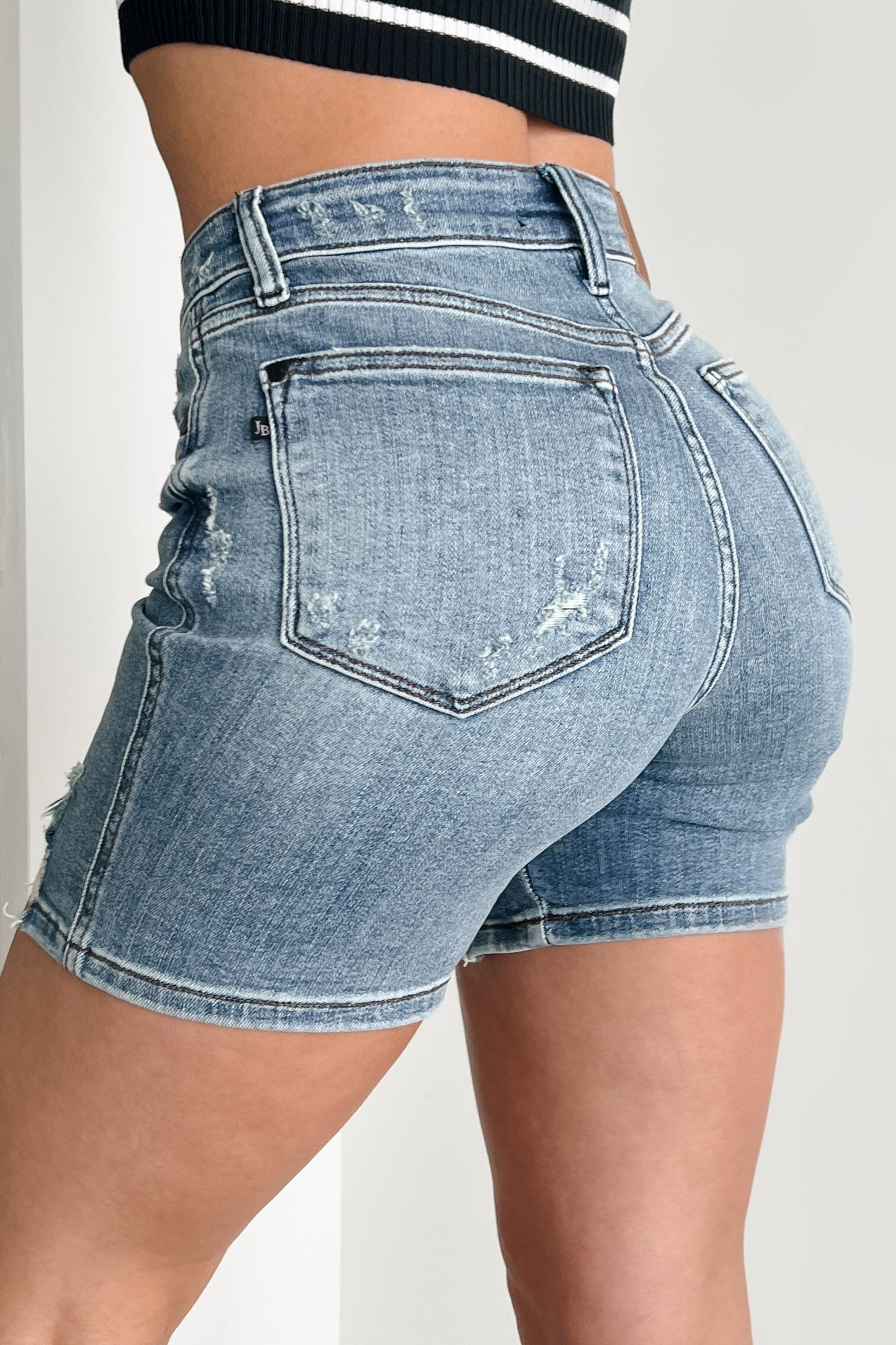 Bruce Mid Rise Distressed Judy Blue Shorts (Medium)