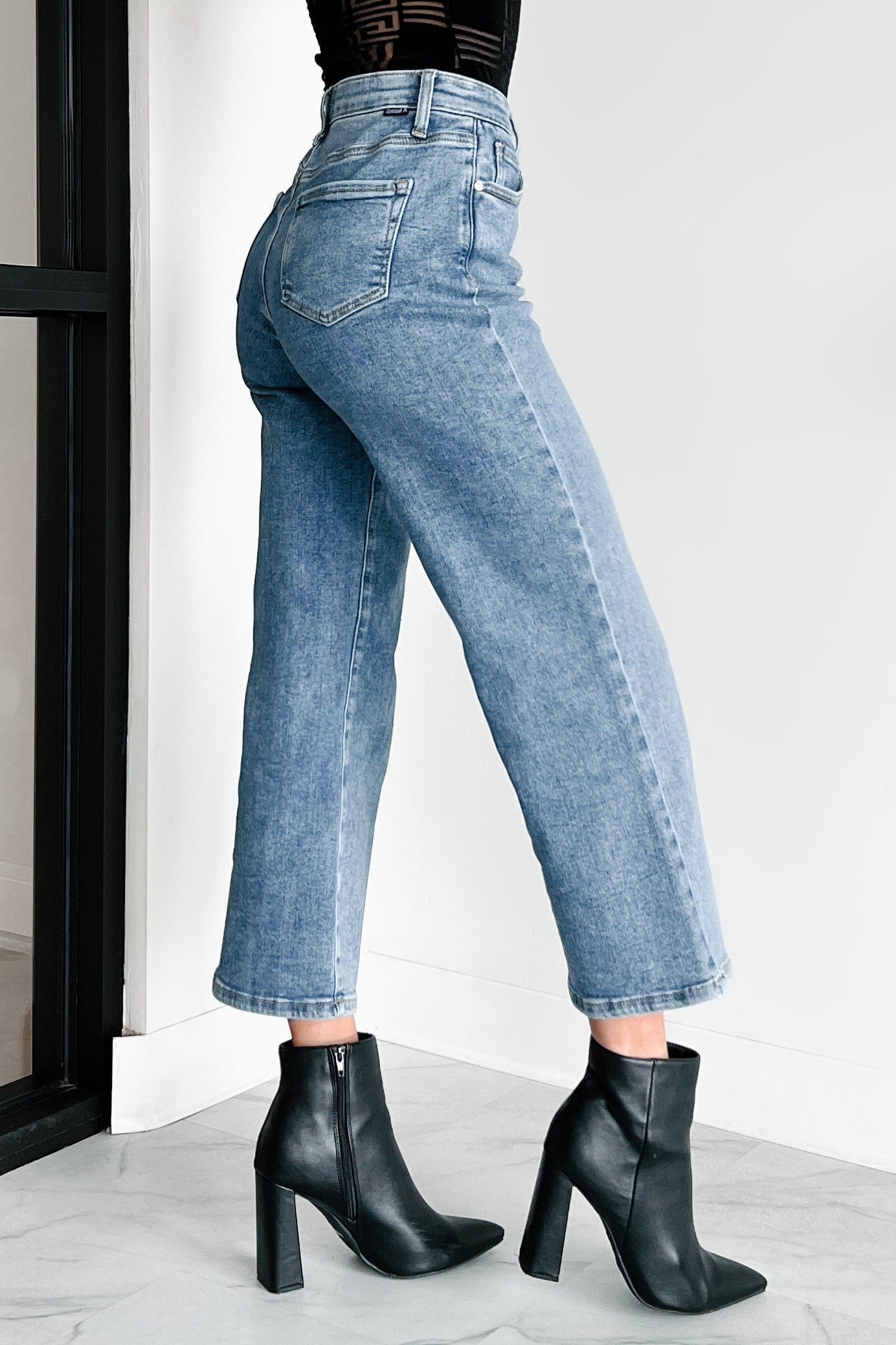Bennie High Rise Tummy Control Special A Wide Crop Jeans (Light)