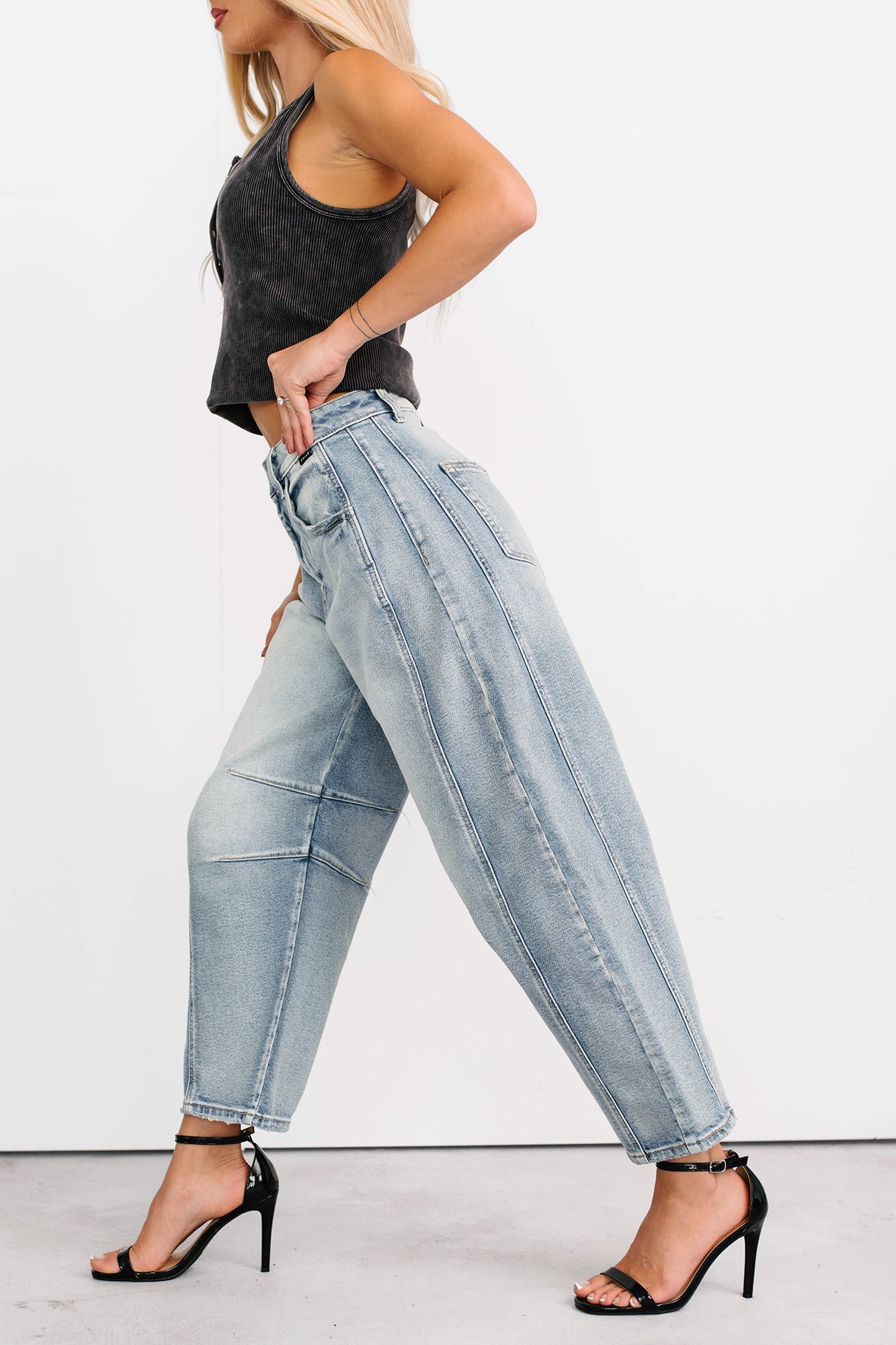 Colette Mid Rise Barrel Cello Jeans (Light)