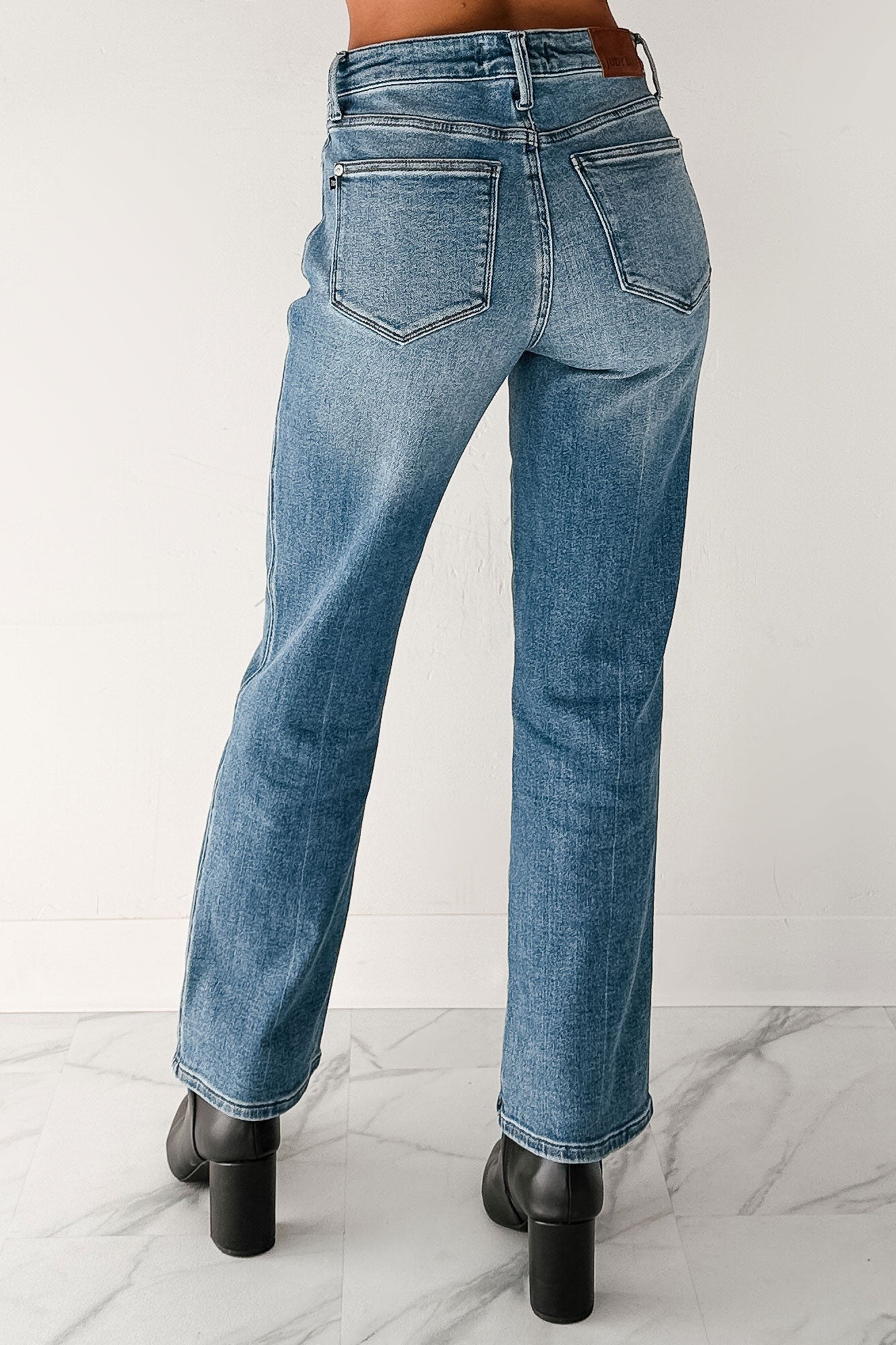 Iyla Mid Rise Slim Straight Judy Blue Jeans (Medium)