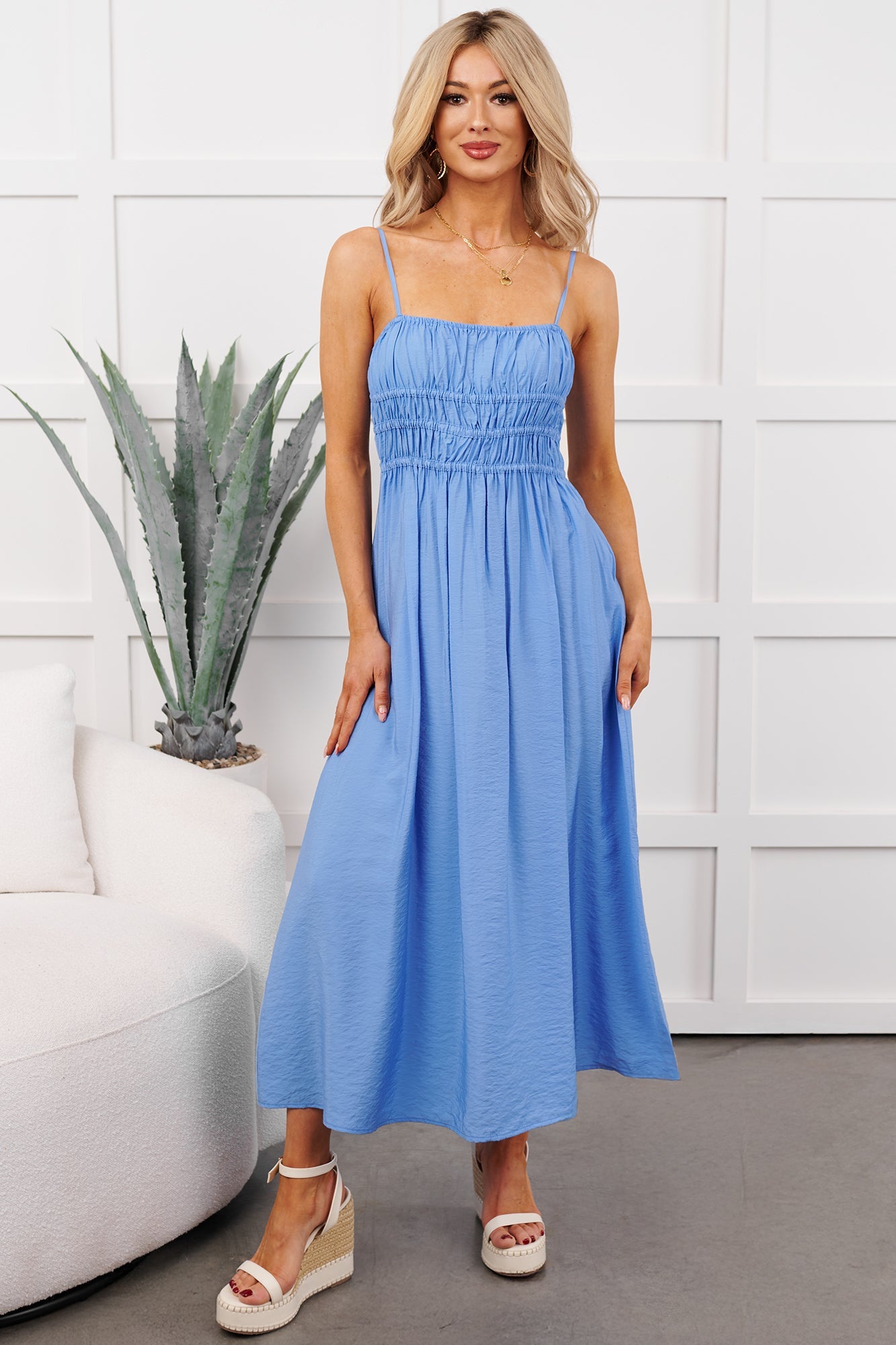 Major Flirt Sleeveless Smocked Midi Dress (Blue)