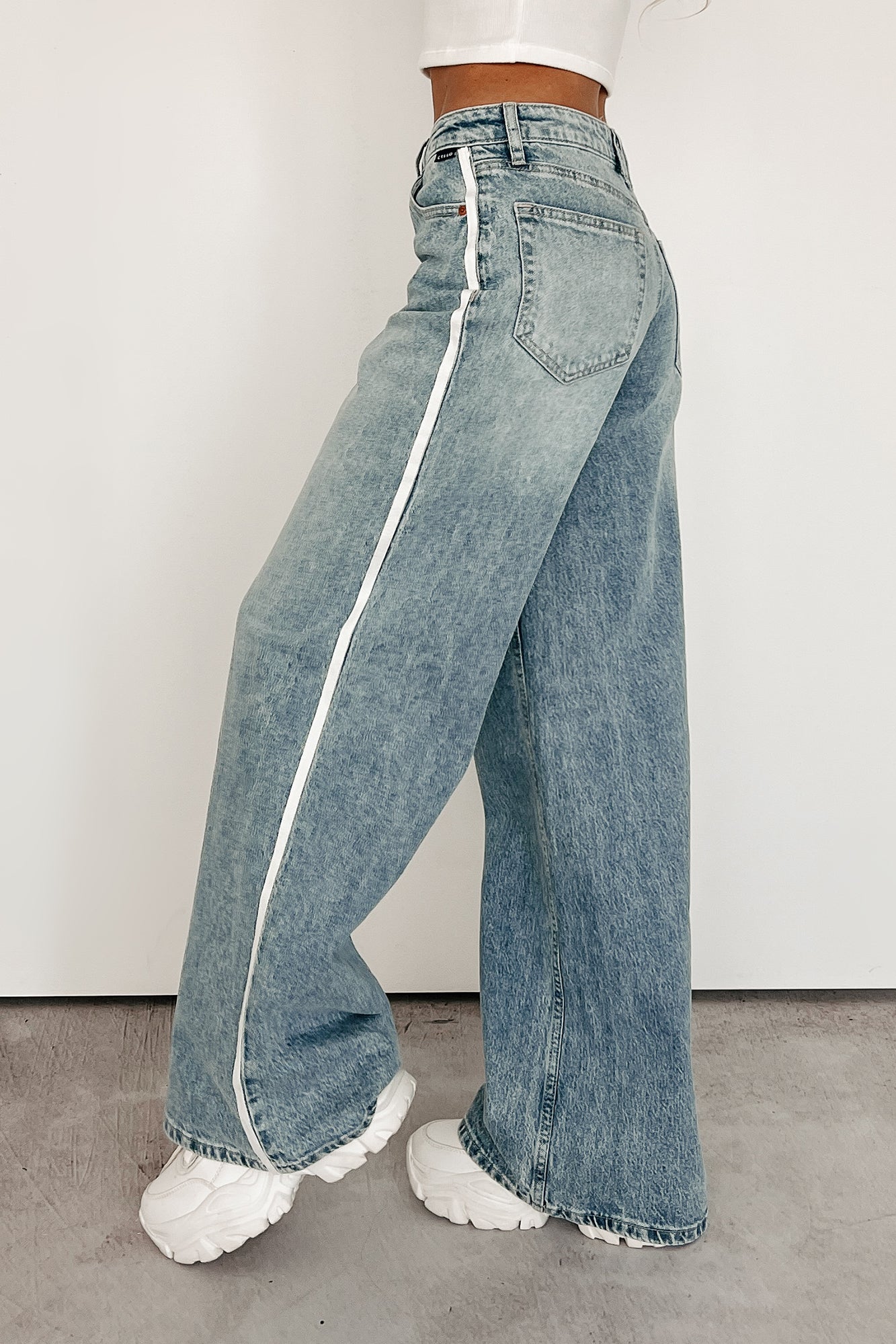 Lena Wide Leg Side Stripe Cello Jeans (Light)