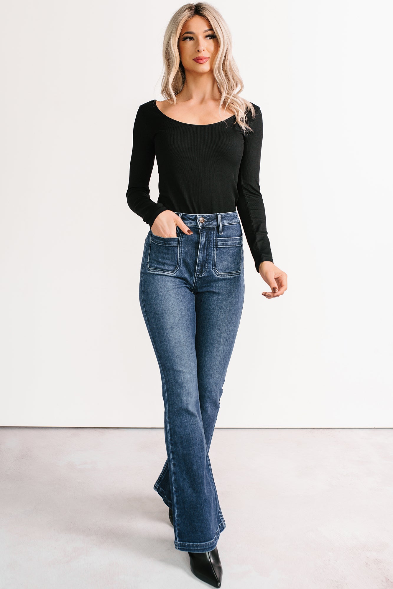 Natural Glow Scoop Neck Ribbed Top (Black)