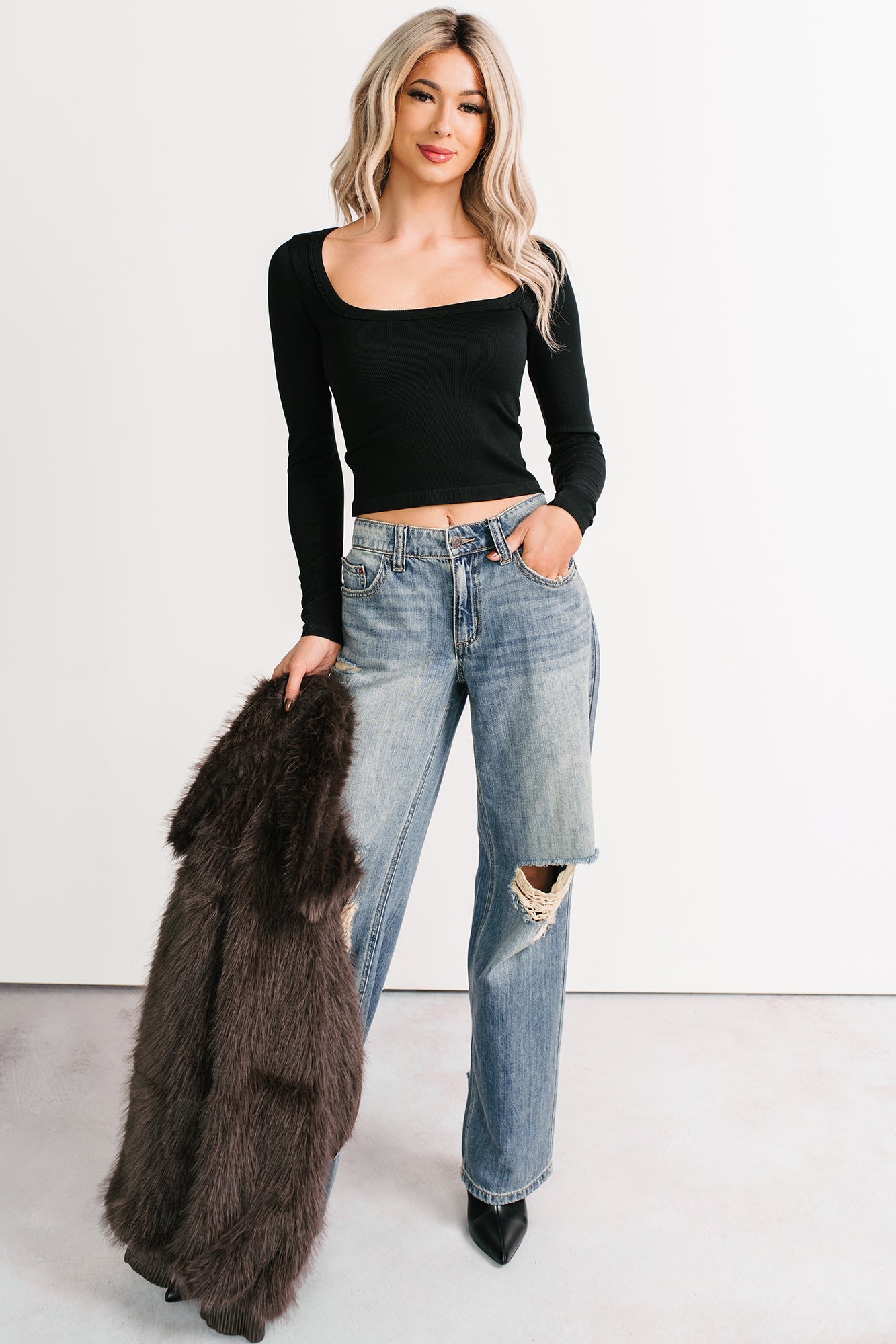 Easy Attitude Scoop Neck Ribbed Crop Top (Black)