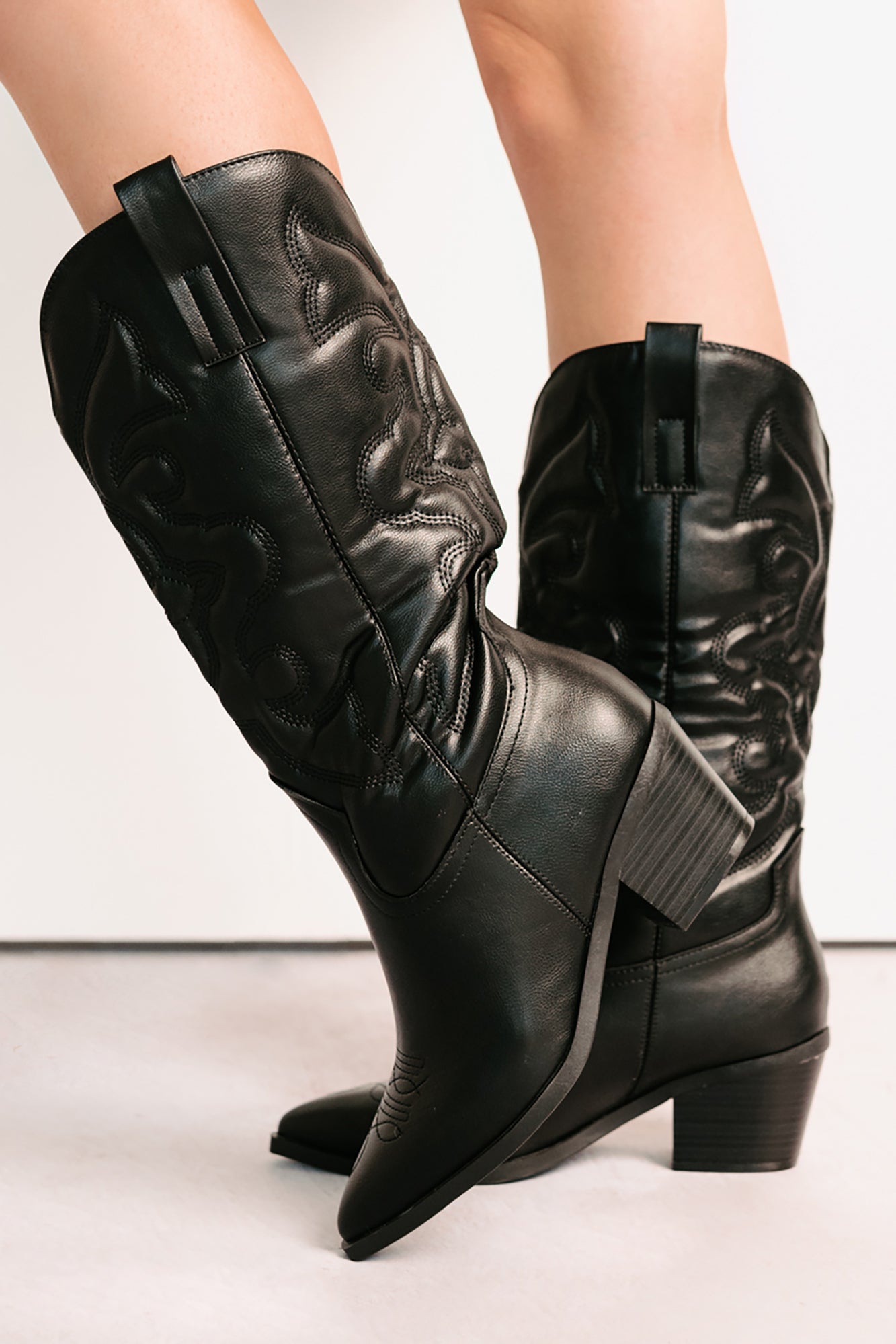 Cowgirl Glow Pointed Toe Western Boots (Black)